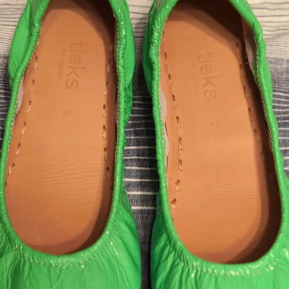 Tieks Green Ballet Flats Vibrant Slip-On Shoes - Picture 6 of 7